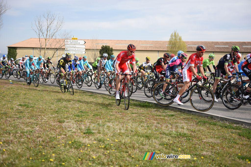Julien Simon & Arnold Jeannesson in cyclo-cross stijl