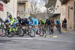 Le peloton à Charleval (888x)