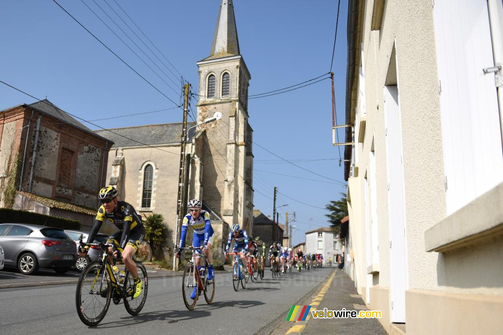 Het peloton in Toutlemonde (2)