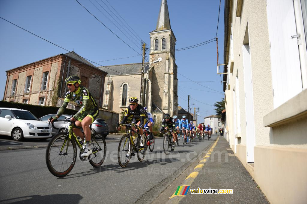 Het peloton in Toutlemonde (3)