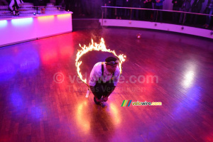 Heureusement que le vélo était suffisamment petit ! (2500x)