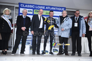 Thomas Voeckler s'est vu remettre son poids en muscadet (4439x)