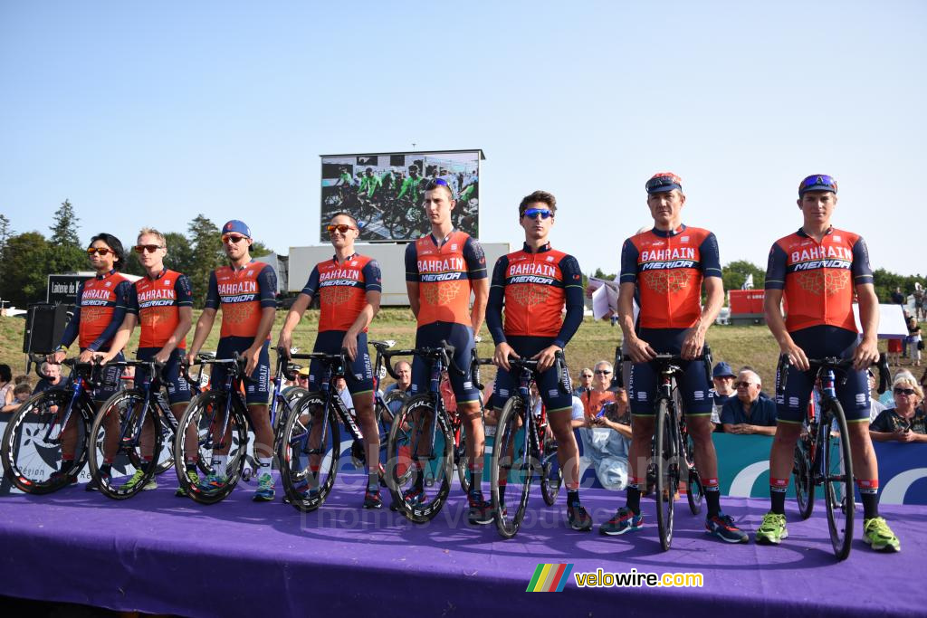 The Bahrain Merida team photographs velowire photos