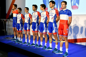 Les coureurs présentent le maillot Groupama-FDJ (1449x)