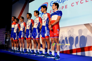 Les coureurs présentent le maillot Groupama-FDJ (2) (1088x)