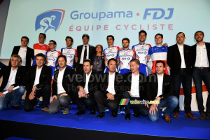 L'équipe masculine Groupama-FDJ et leur encadrement (1075x)