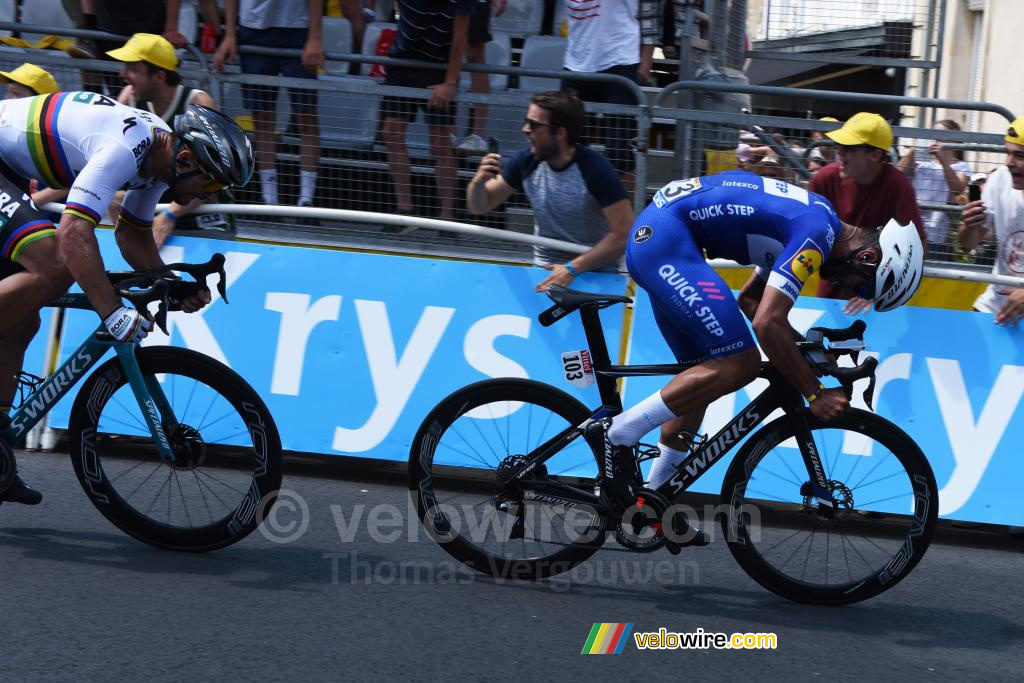 Fernando Gaviria Quick Step wins the stage in Fontenay le Comte