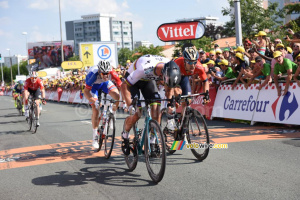 Peter Sagan (Bora-Hansgrohe) remporte l'étape à La Roche-sur-Yon (869x)