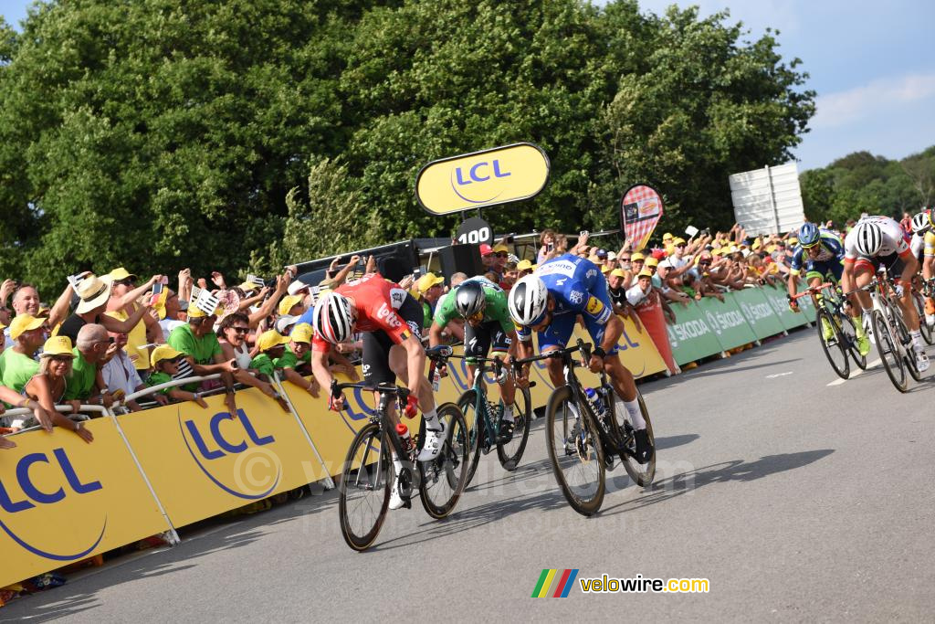 Fernando Gaviria (Quick-Step) op weg naar zijn 2de overwinning, in Sarzeau