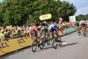 Fernando Gaviria (Quick-Step) en route vers sa 2ème victoire, à Sarzeau (947x)
