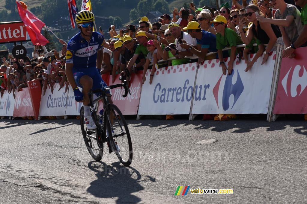 Julian Alaphilippe (Quick-Step) op weg naar de overwinning in Le Grand Bornand