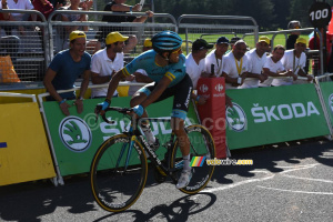 A 100 mètres de l'arrivée, Omar Fraile vérifie s'il a bien étape gagnée ! (1123x)