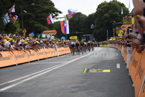 Le sprint entre Peter Sagan, Sonny Colbrelli & Mike Teunissen (865x)
