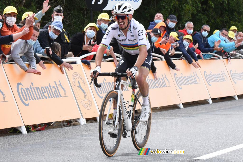 Etappewinst Julian Alaphilippe (Deceuninck – Quick-Step) in Landerneau