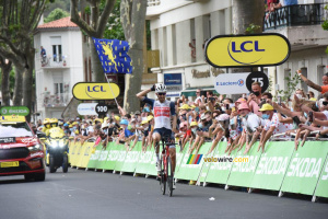 Bauke Mollema (Trek-Segafredo) savoure sa victoire de loin à Quillan (672x)