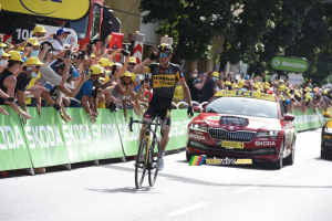 Sepp Kuss (Jumbo-Visma) avec lunettes en Andorre (1058x)