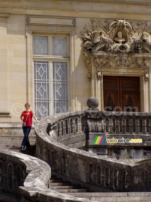 Meggie on the stairs of the castle in Fontainebleau (355x)