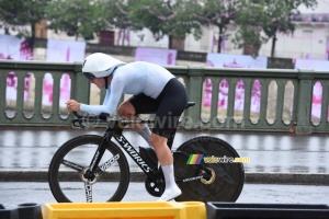 Hanna Tserakh (Athlètes Individuels Neutres) au retour (2) (197x)