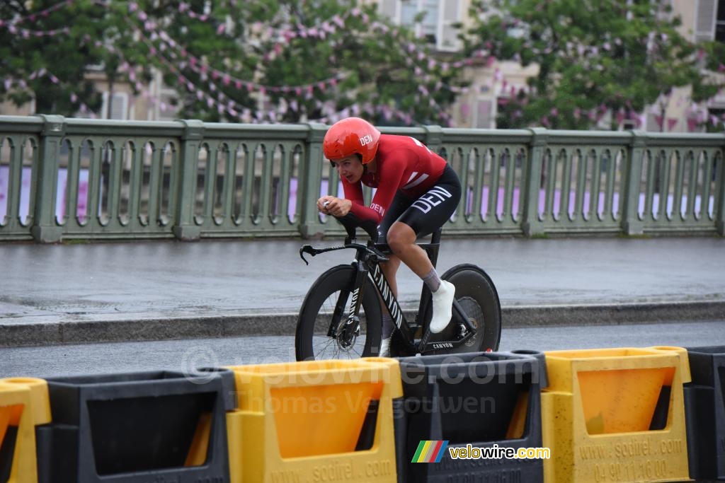 Emma Norsgaard Bjerg (Denmark) on her way back