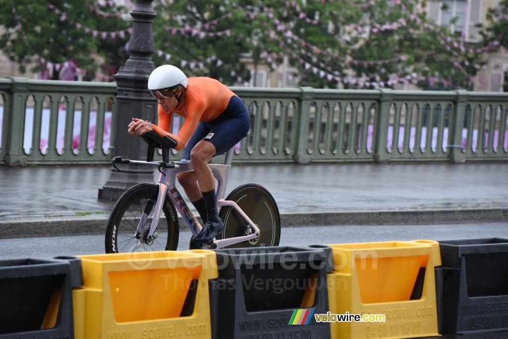 Ellen van Dijk (Nederland) op de terugweg