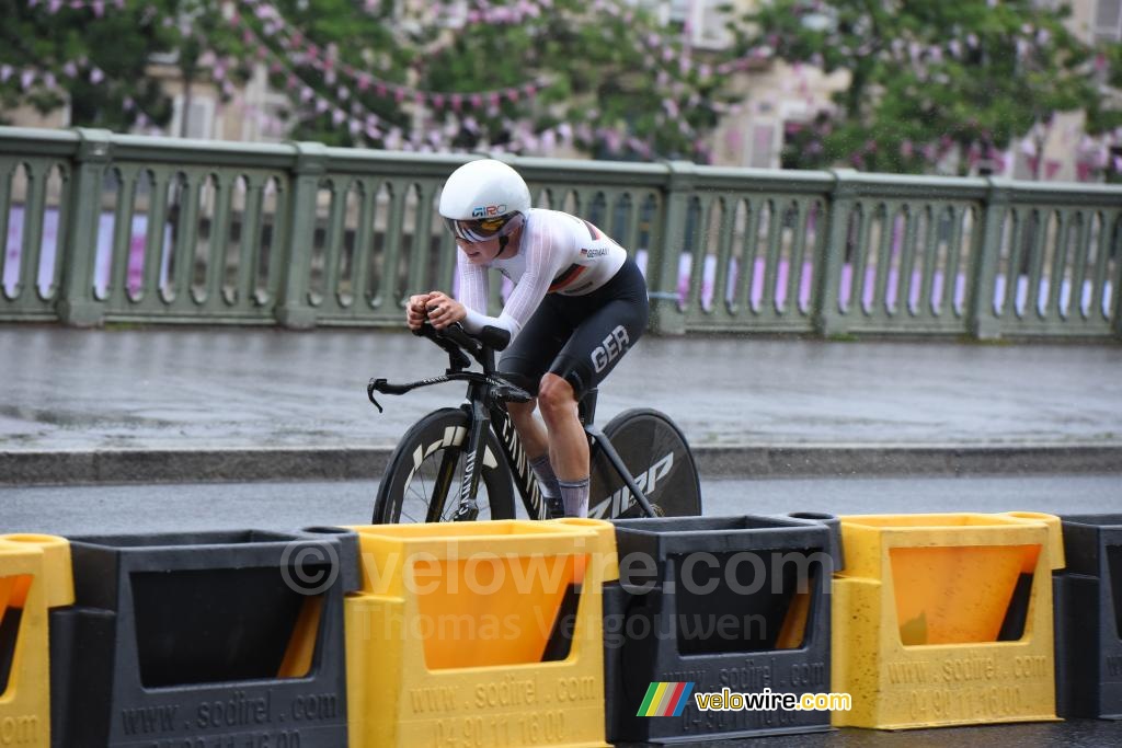 Antonia Niedermaier (Germany) on her way back