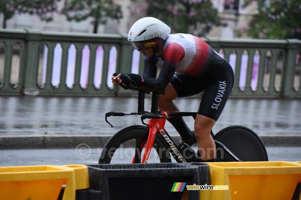 Nora Jencusova (Slovakije) op de terugweg