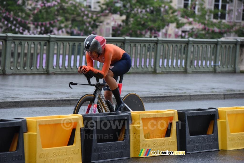 Demi Vollering (Nederland) op de terugweg (2)