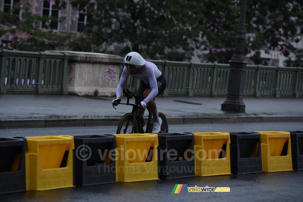 Amir Ansari (Olympic Team of Refugees), on his way back