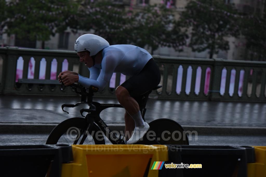 Gleb Syritsa (Individual Neutral Athletes), on his way back