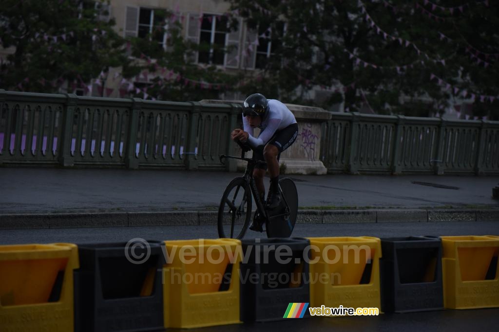 Laurence Pithie (New-Zealand), on his way back