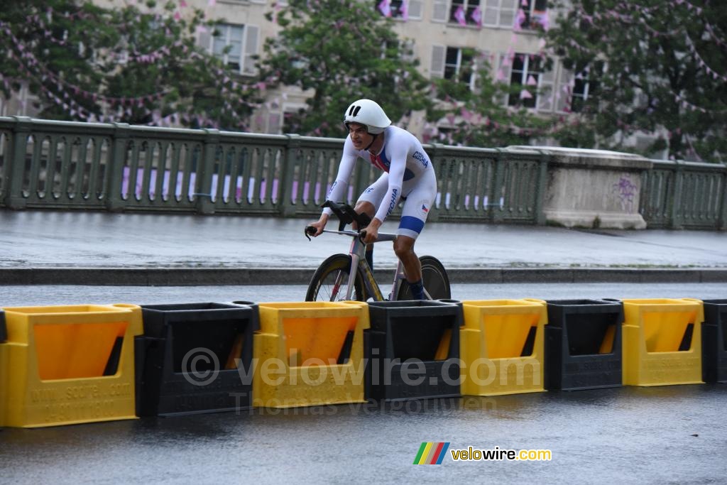 Mathias Vacek (Czech Republic), on his way back