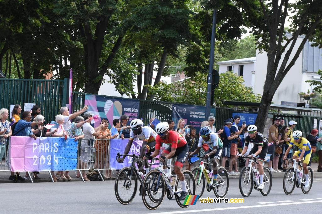 The breakaway in Malakoff: Achraf Ed Doghmy (Morocco), Charles Kagimu (Uganda), Eric Manizabayo (Rwanda), Christopher Rougier-Lagane (Mauritius) & Thanakhan Chaiyasombat (Thailand)