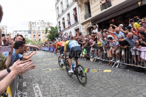 Mathieu van der Poel (Pays-Bas) et Wout van Aert (Belgique) dans la première montée de la Butte Montmartre (40x)