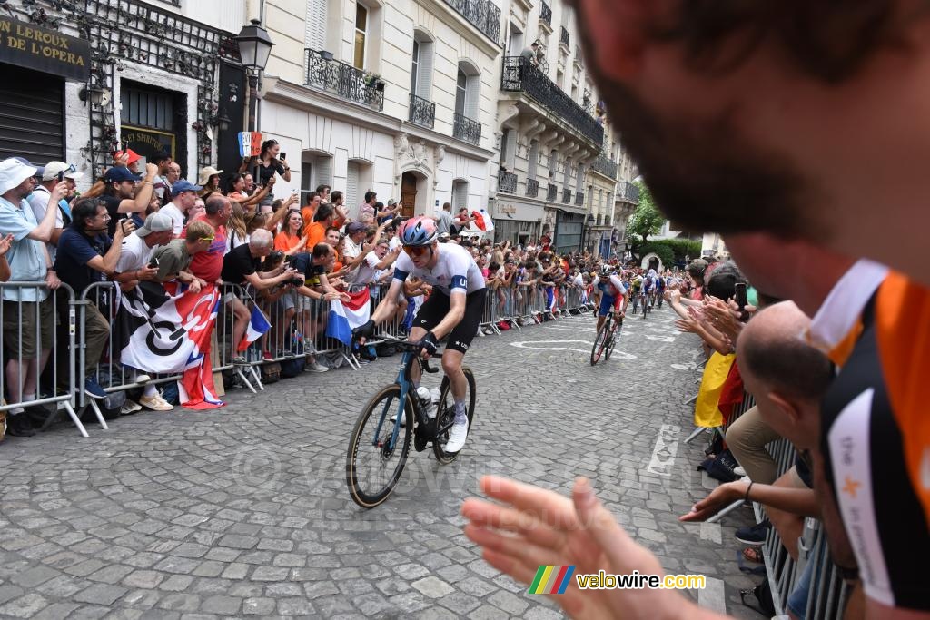 Matteo Jorgenson (Etats-Unis) dans la première montée de la Butte Montmartre