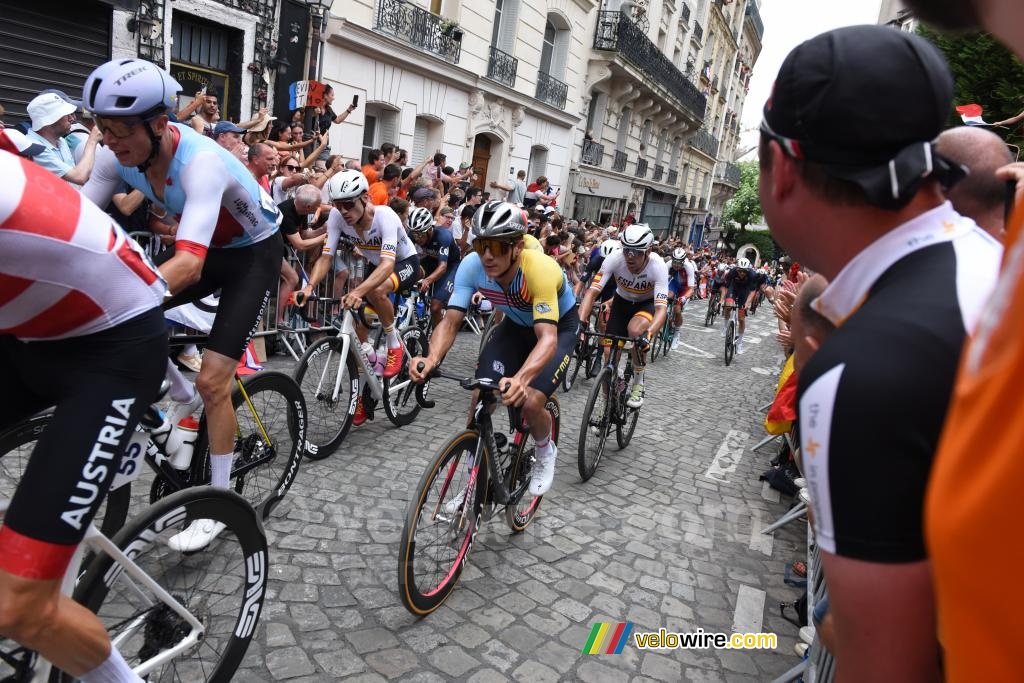 Remco Evenepoel (Belgi) in de eerste klim van de Butte Montmartre