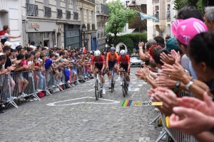 Mikkel Bjerg (Danemark), Tobias Foss (Norvège) et Daan Hoole (Pays-Bas) dans la première montée de la Butte Montmartre (36x)