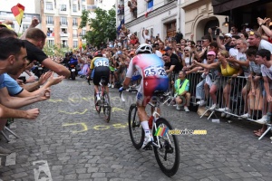 Remco Evenepoel (Belgium) & Valentin Madouas (France) in the second climb of the Butte Montmartre (2) (330x)