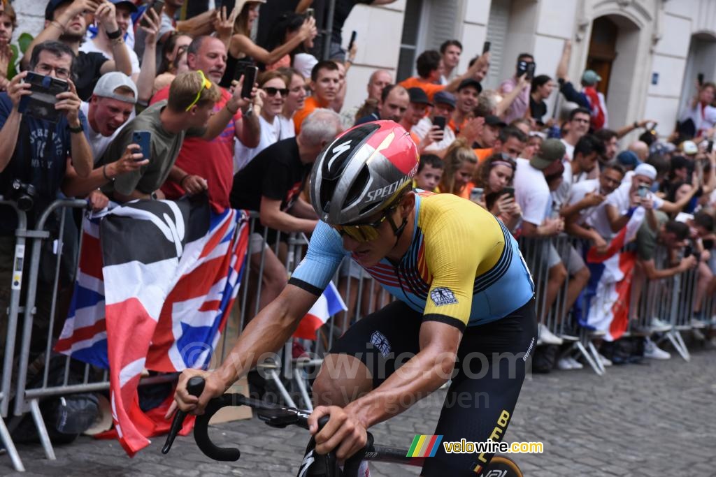 Remco Evenepoel (Belgique) seul en tête dans la troisième montée de la Butte Montmartre