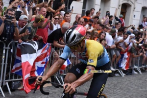 Remco Evenepoel (Belgique) seul en tête dans la troisième montée de la Butte Montmartre (47x)