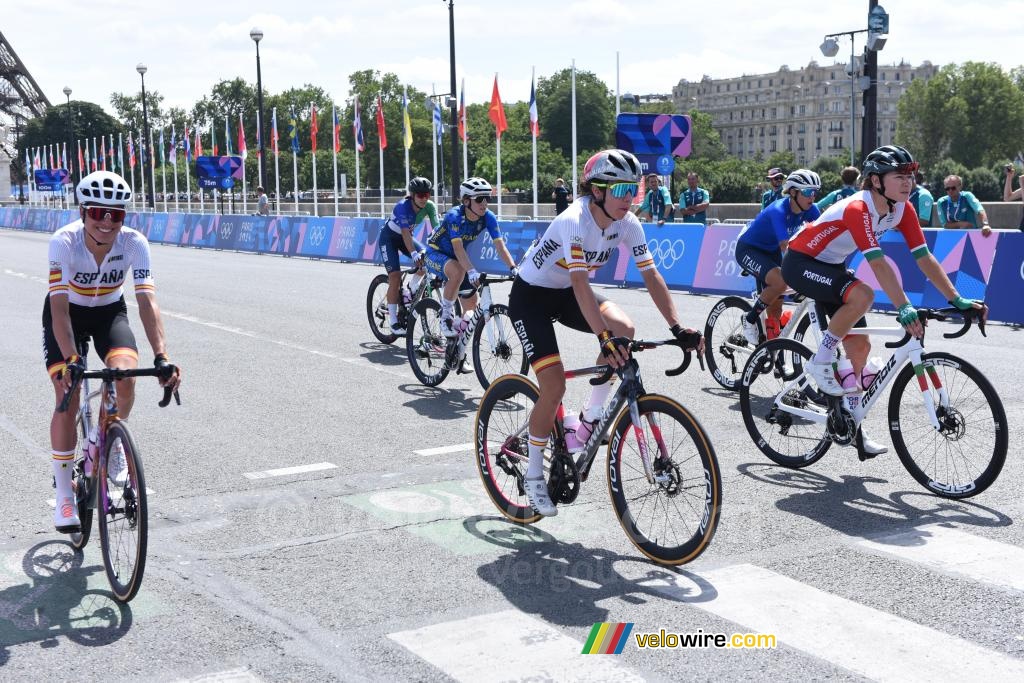 Les coureurs se dirigent vers le départ