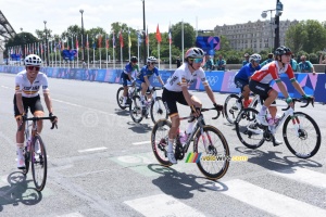 Les coureurs se dirigent vers le départ (21x)