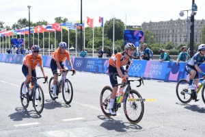 Marianne Vos, Ellen van Dijk & Demi Vollering (Pays-Bas) (429x)