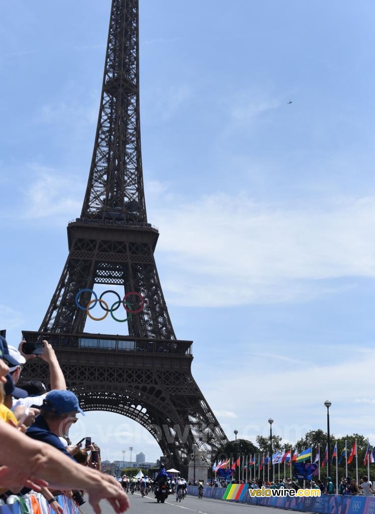 The women's road race of the Paris 2024 Olympics has started in front of the Eiffel Tower