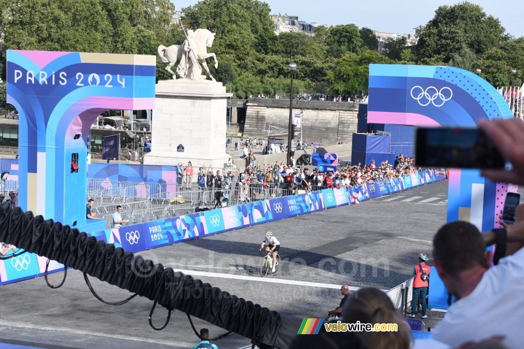 Kristen Faulkner (Verenigde Staten) wint de wedstrijd