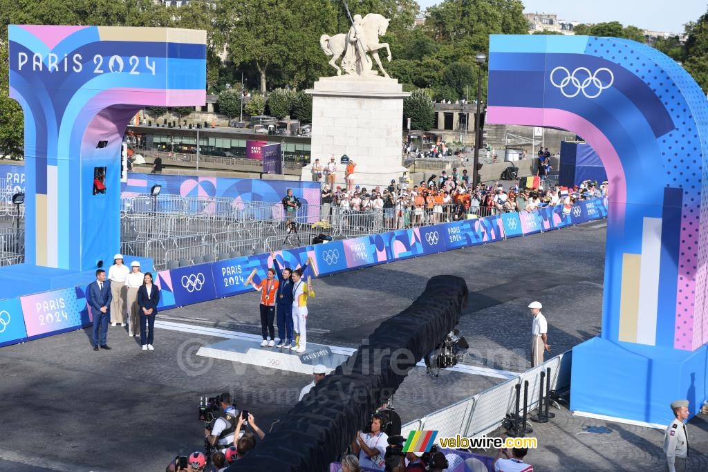 The podium of the women's road race: Kristen Faulkner (United States), Marianne Vos (Netherlands), Lotte Kopecky (Belgium) (3)