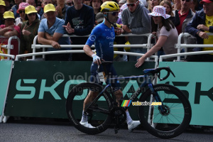 Paul Penhoët (Groupama-FDJ) ends the stage by foot (211x)