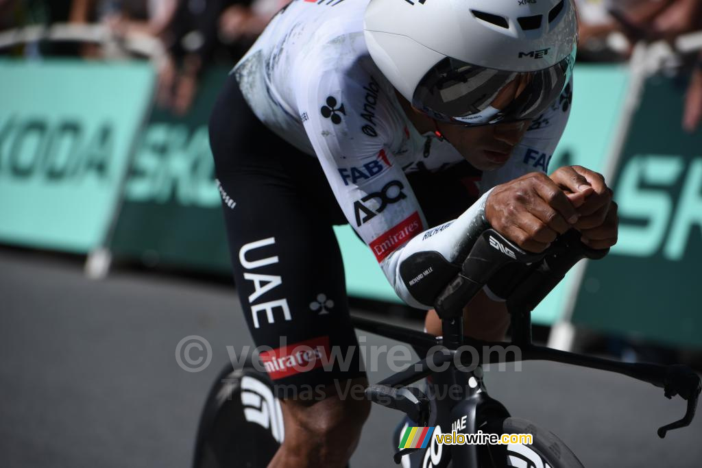 Jhonatan Narvaez (UAE Team Emirates XRG) tijdens de tijdrit Caen > Caen