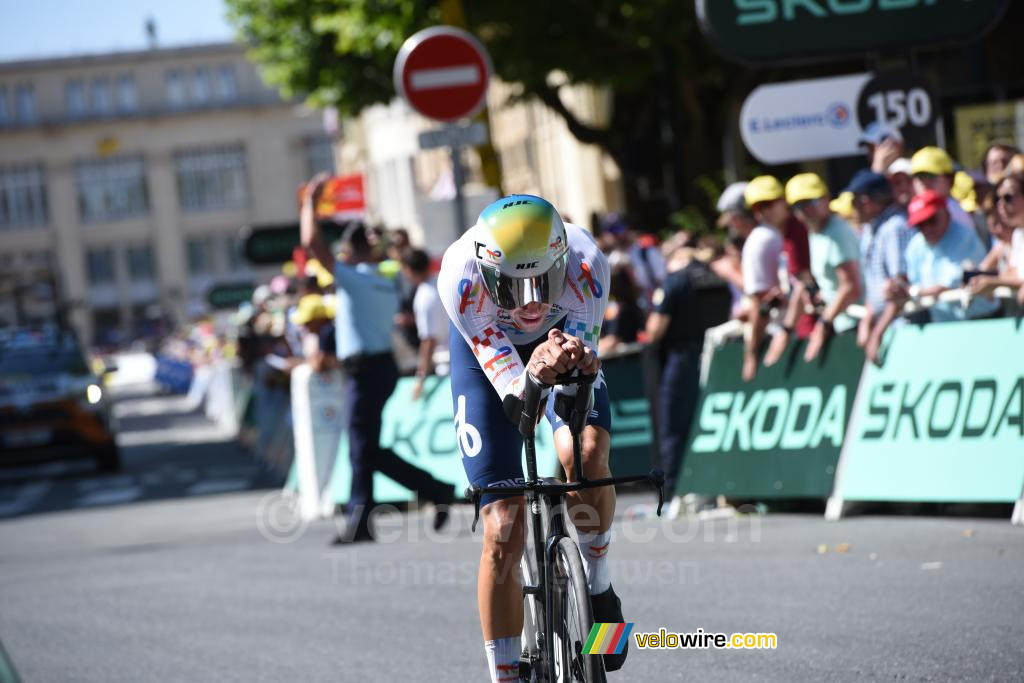 Steff Cras (TotalEnergies) tijdens de tijdrit Caen > Caen