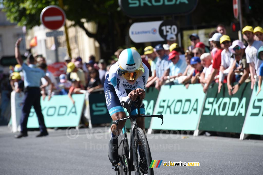 Santiago Buitrago (Bahrain Victorious) tijdens de tijdrit Caen > Caen