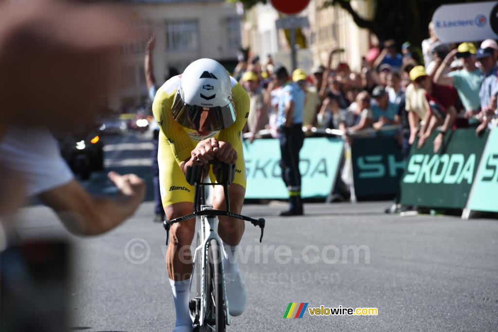 Mathieu van der Poel (Alpecin-Deceuninck) tijdens de tijdrit Caen > Caen
